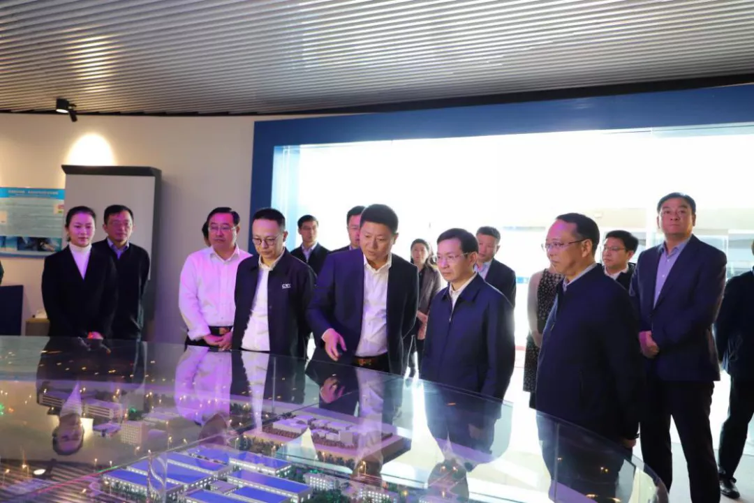 市长黄喜忠一行莅临九游娱乐官网
考察调研