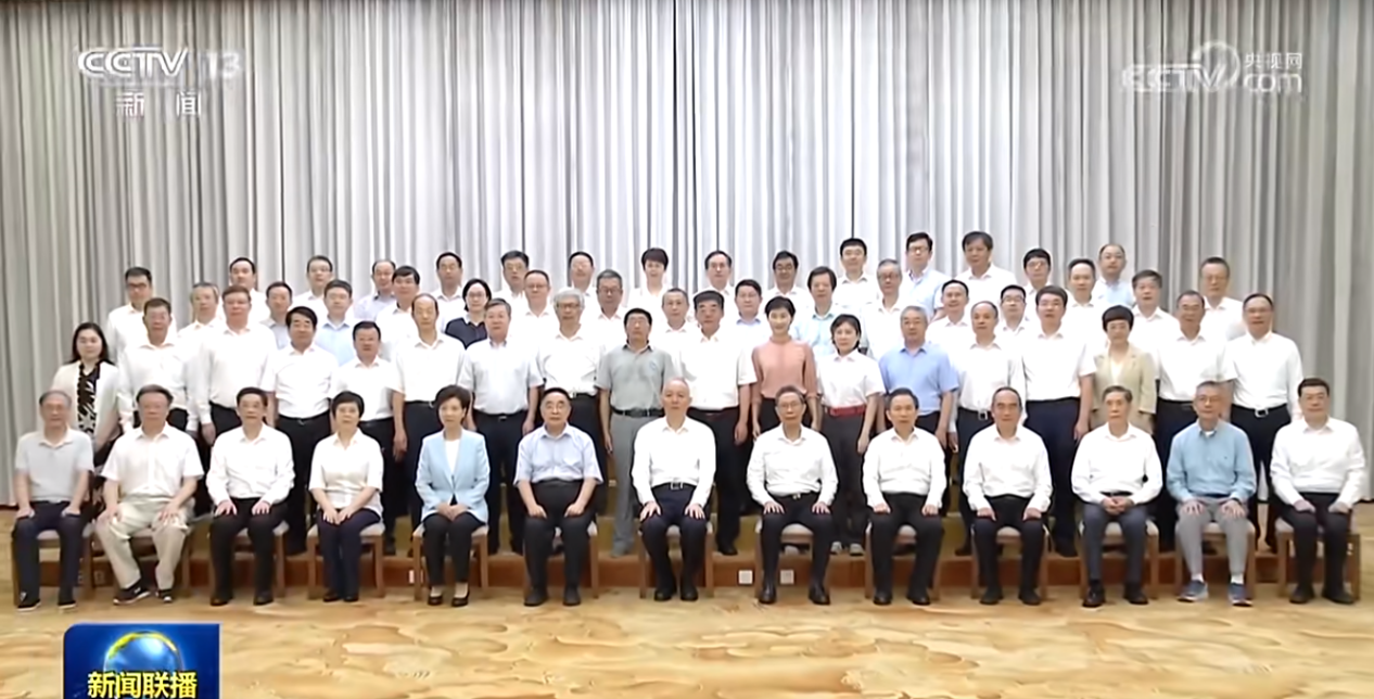九游娱乐官网
总裁伍锐参加北戴河专家暑期活动，并受到中共中央政治局常委蔡奇接见